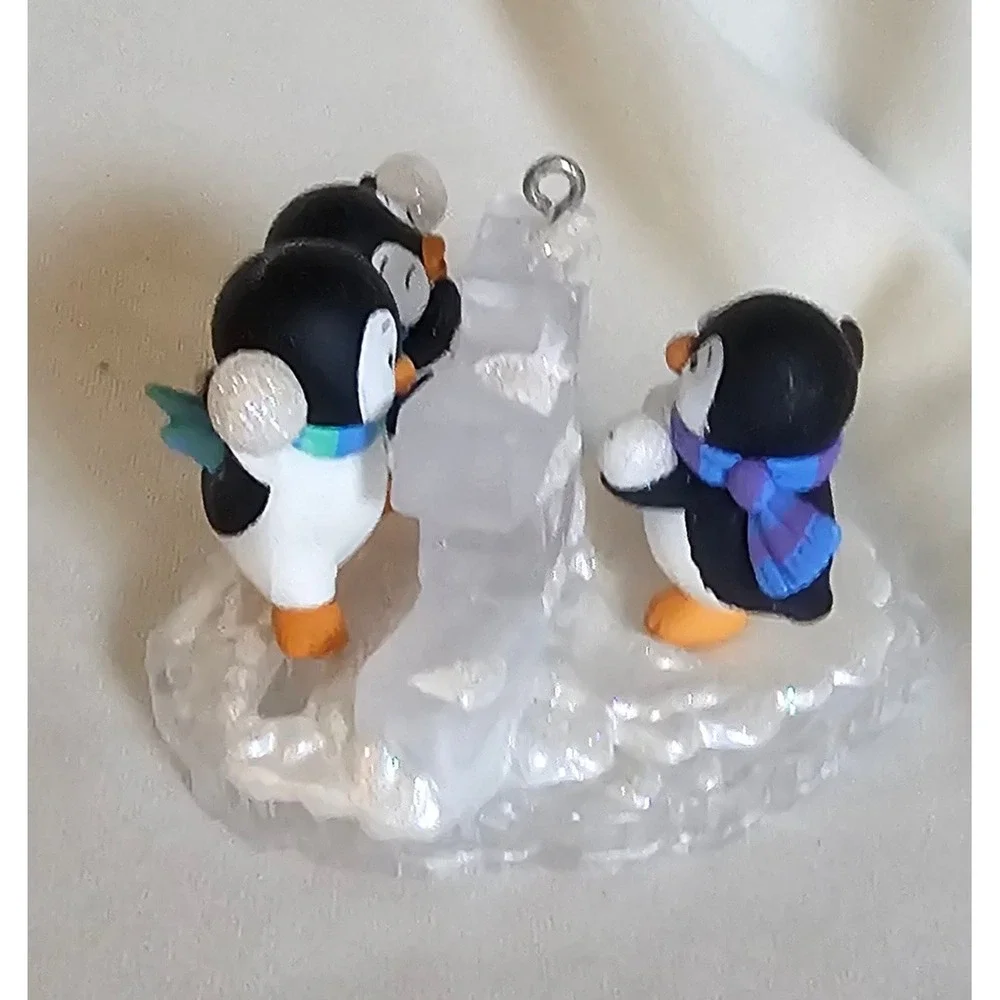 VTG Hallmark Penguin Snowball Fight Ornament 2.25in Multi 2005 Keepsake